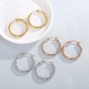 Orecchini a cerchio intrecciati da 30 mm in oro, argento e oro rosa stile francese