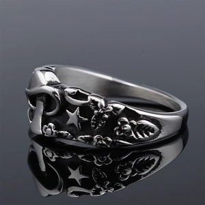 Retro stainless steel ring with 3D embossed mushroom and star motifs in silver and black