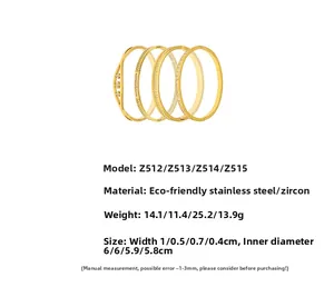 Detail van vier gouden roestvrijstalen armbanden met zirkoon pavé en geweven texturen