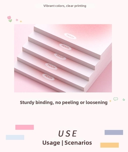 Dettaglio macro di taccuini a tema pesca che mostrano il design con sfumature rosa
