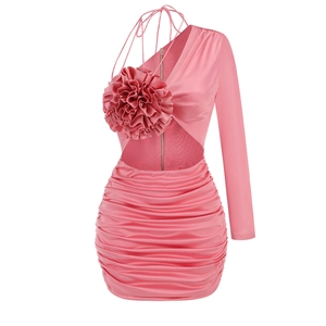 Mini robe rose à une épaule avec décoration florale 3D et détails en satin froncé