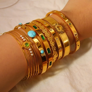 Edelstahl Gold Überzogen Armreif Retro Zirkonia Stern Muster Offene Manschette Minimalistischer Schmuck Für Frauen