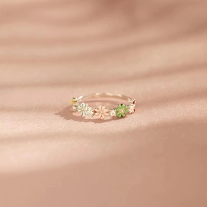 S925 sterling silver ring featuring colorful daisy flowers and sparkling crystal accents