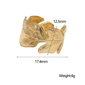 Detailansicht des goldenen Blattrings mit 12,5mm Höhe und 17,4mm Durchmesser-Angaben