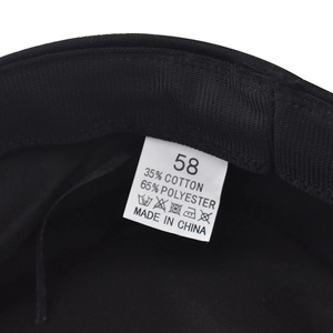 Dettaglio dell'etichetta interna del cappello militare in PU nero con taglia 58