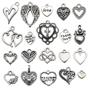 Pendenti a Cuore in Lega di Zinco Vintage per Creazione Gioielli DIY Argento Antico Traforato Ala Croce Ciondoli Incisi Artigianato