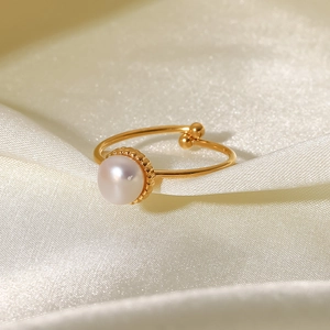 Adjustable 18K gold-plated stainless steel ring with a high-luster freshwater pearl