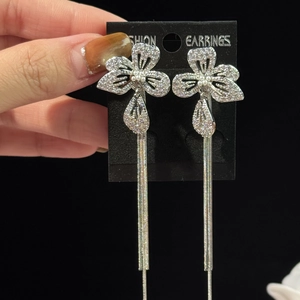 Boucles D'Oreilles Pendantes Fleurs Zircon Avec Silver Earring Post Base En Cuivre Longue Chaîne Pour Femmes Mariage