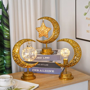 Trois lampes de table lune en fer doré avec guirlandes LED étoiles pour la décoration