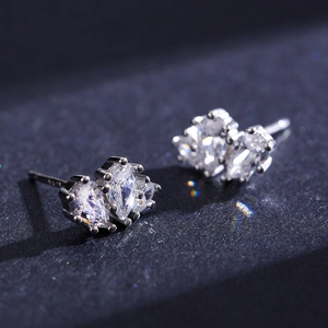 Boucles d'oreilles gouttes en argent S925 avec clusters de zircons étincelants