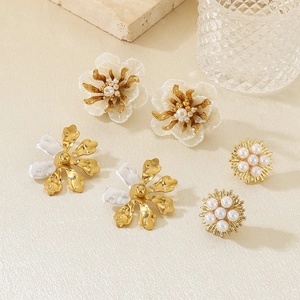 Luxury stainless steel floral earrings set with hollow petals and elegant white pearls