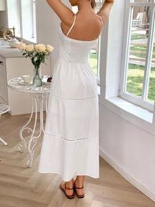 Detail of the back elastic design and lace patchwork on the white summer maxi dress