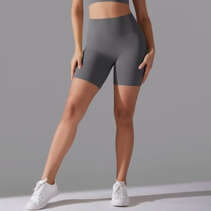 Detail of high-waist dark grey sports shorts with seamless fit for yoga and running