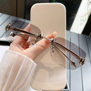 Frameless Y2K sunglasses with star design gradient grey lenses and silver metal temples