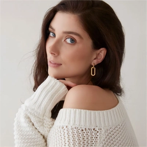 Minimalist U-shaped 18k gold plated striped earrings with elegant chain design for women