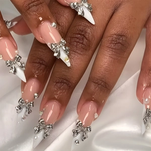 Long French Stiletto Press On Nails With 3D Metal Bow Faux Artificial Pearls And Rhinestones Elegant Nude Pink Manicure Decor