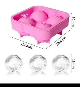 Detalle del molde de silicona rosa de 4 agujeros para bolas de hielo con dimensiones y hielo