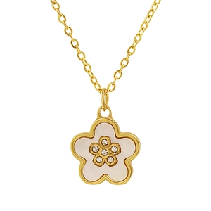 Collier élégant en or avec pendentif trèfle, pétales en nacre blanche et petits diamants