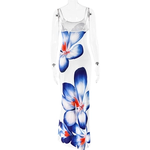 Détail du dos d'une robe longue blanche avec imprimé floral bleu et orange et fines bretelles