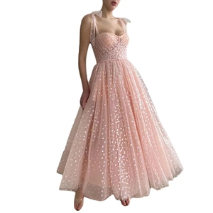 Rosa Ballkleid in Teelänge mit silbernen Herz-Pailletten und Mesh-Schleifenträgern
