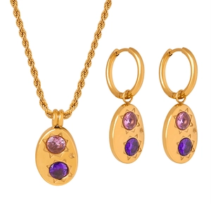 Parure vintage avec collier pendentif ovale et créoles sertis de zircons rose et violet