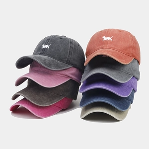 Casquettes de baseball vintage délavées en plusieurs couleurs avec broderie chiot blanc