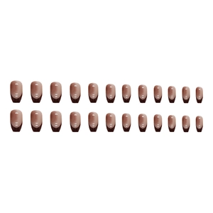 Kurze Ballett-Kunstnägel Set mit dunkelbraunen French-Spitzen und nude-rosa Basis