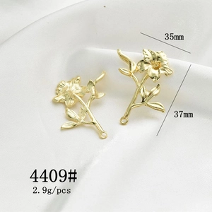 Macro view of gold rose and leaf charms with dimensions 35mm by 37mm and 2.9g weight