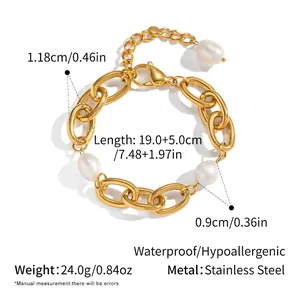 Dettaglio della catena in acciaio inossidabile 18K e delle perle d'acqua dolce