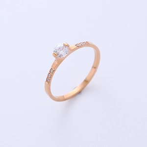 Minimalist rose gold titanium ring with round-cut solitaire diamond and pavé side stones