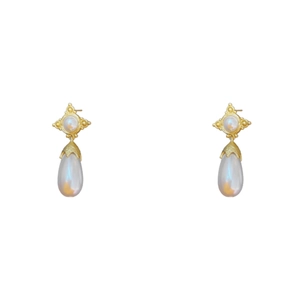 Boucles d'oreilles vintage dorées avec perles en forme de goutte et design étoile