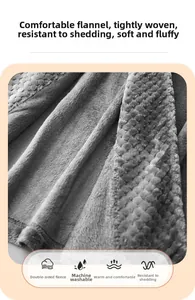 Détail du tissu en flanelle grise épaisse montrant la texture douce et le tissage double face