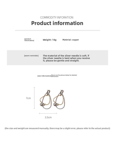 Vue détaillée des boucles d'oreilles bicolores avec dimensions 7cm x 3,5cm et poids 18g