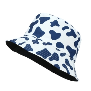 Cappello da pescatore reversibile con stampa mucca e tesa larga per protezione solare