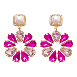 Orecchini di lusso floreali con perle quadrate, cristalli rosa a goccia e strass brillanti