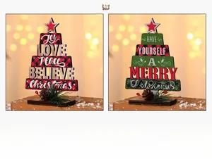 Nahaufnahme von Weihnachtsbaum-Holzschildern mit Feiertagstext und schneebedeckter Basis