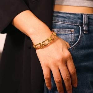 Minimalist 18k gold plated stainless steel hollow chain link bracelet on woman wrist