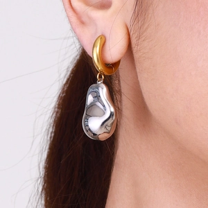 Boucles d'oreilles pendantes géométriques bicolores or et argent en acier inoxydable