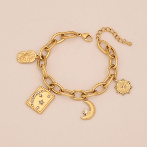 Bracciale dorato geometrico con ciondoli stella luna e tarocchi stile celeste