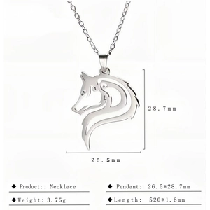 Detailed size chart showing silver wolf head pendant dimensions and necklace length