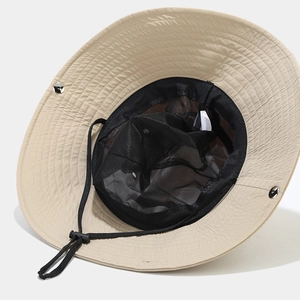 Cappello da trekking beige con fodera in rete traspirante e sottogola regolabile