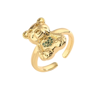 Adjustable golden teddy bear ring with sparkling green heart zircon in a 3D design