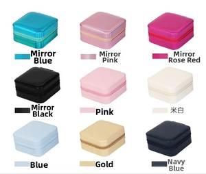 Nove colori di portagioielli quadrati in pelle PU con cerniera in una griglia 3x3