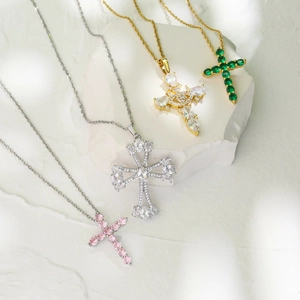 Cross Pendant Necklace Copper Inlaid Zirconia Religious Fashion Jewelry For Women Elegant Sparkling Accessories
