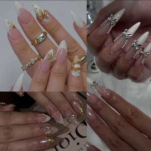 Set nail art in stile giapponese con fiocchi e stelle marine, perle e borchie metalliche