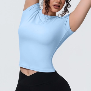 T-shirt court de sport bleu clair pour femme coupe ajustée yoga et entraînement