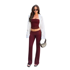Ensemble bordeaux deux pièces avec haut court bandeau et pantalon évasé à taille haute