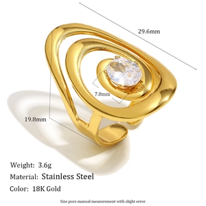 Détail de la bague fleur spirale en acier inoxydable plaqué or 18 carats avec dimensions