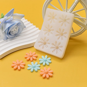 6-cavity daisy flower silicone mold for DIY chocolate, fondant, and resin crafts decoration