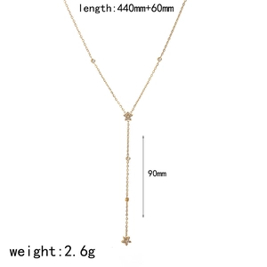 Detailed view showing Y-shaped gold star necklace dimensions 440mm length and 2.6g weight